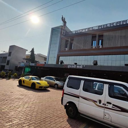 Hotel Nilkanth Navsari Bagian luar foto