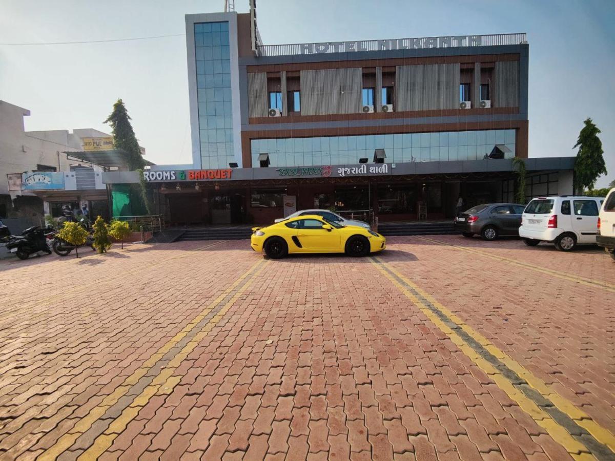 Hotel Nilkanth Navsari Bagian luar foto