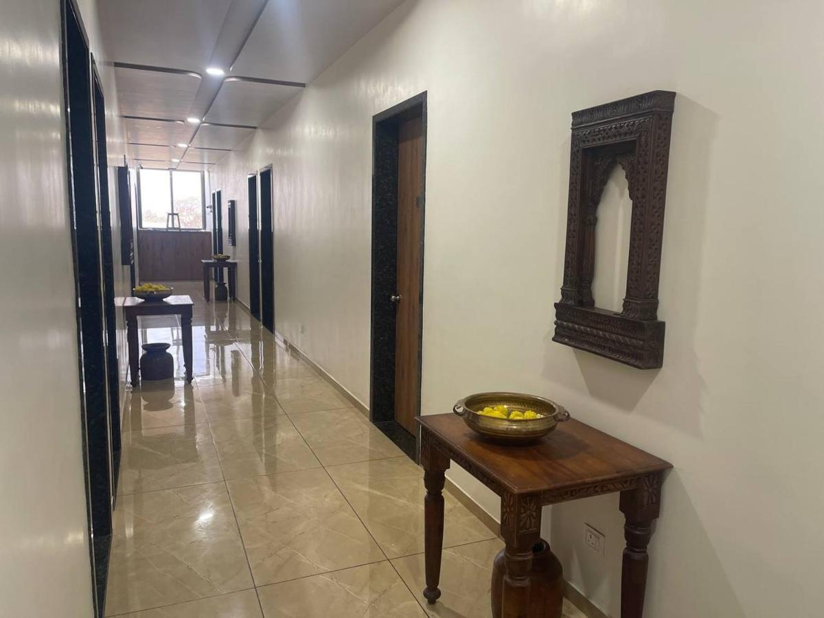 Hotel Nilkanth Navsari Bagian luar foto