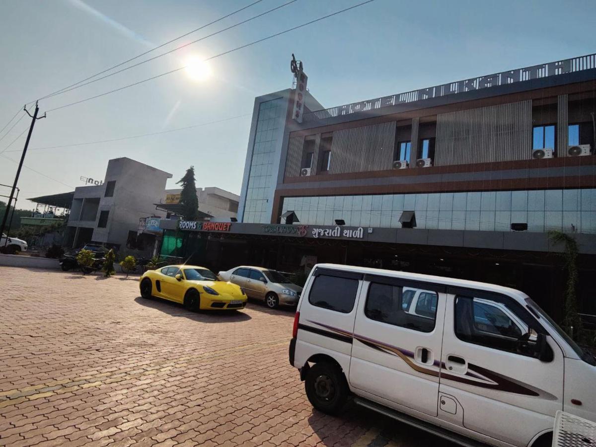 Hotel Nilkanth Navsari Bagian luar foto