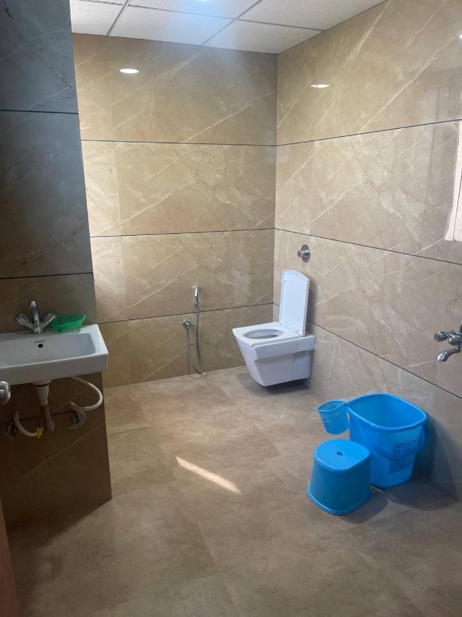 Hotel Nilkanth Navsari Bagian luar foto