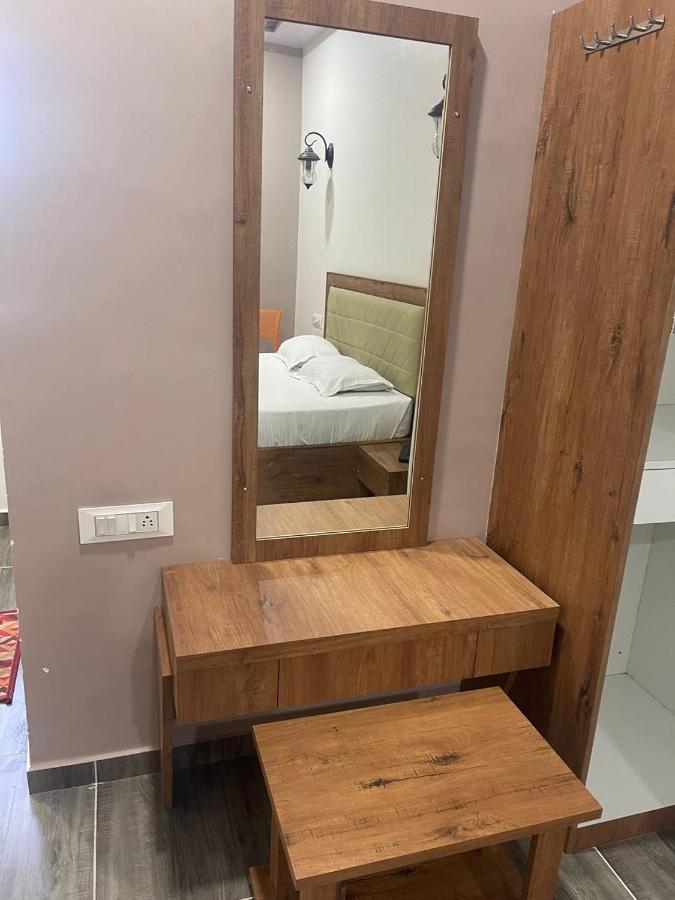 Hotel Nilkanth Navsari Bagian luar foto