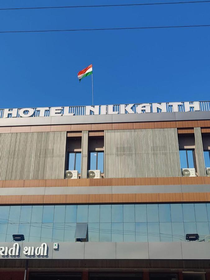 Hotel Nilkanth Navsari Bagian luar foto