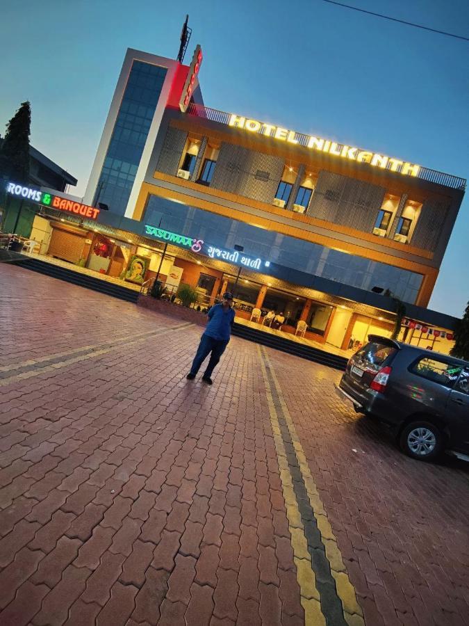 Hotel Nilkanth Navsari Bagian luar foto