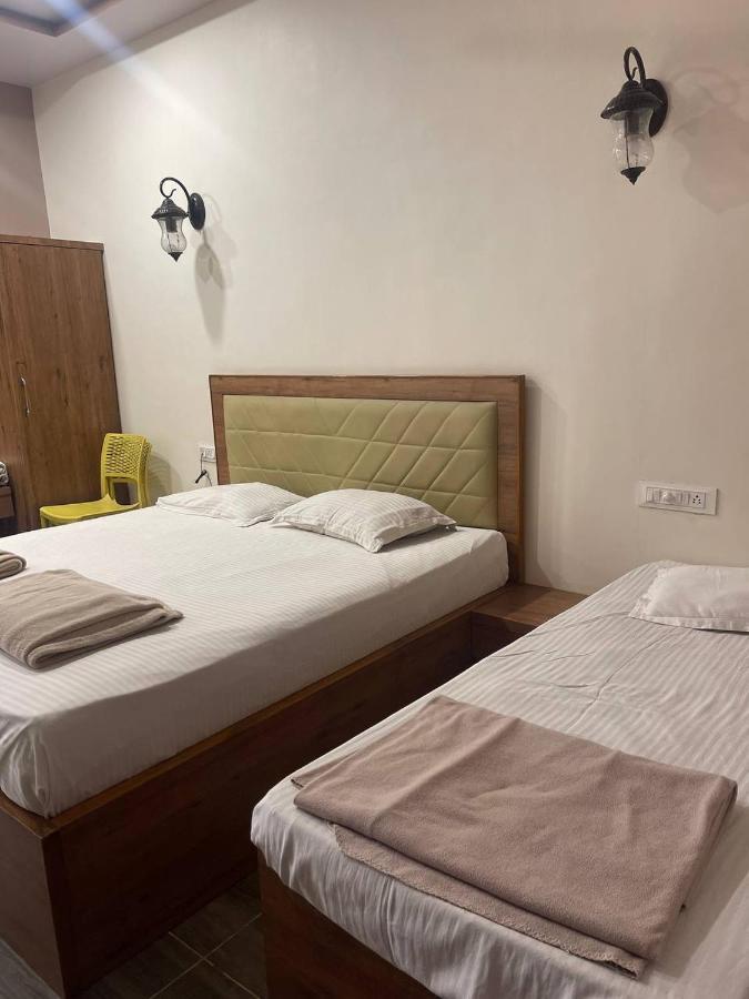 Hotel Nilkanth Navsari Bagian luar foto