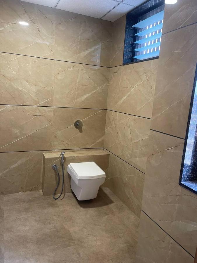 Hotel Nilkanth Navsari Bagian luar foto