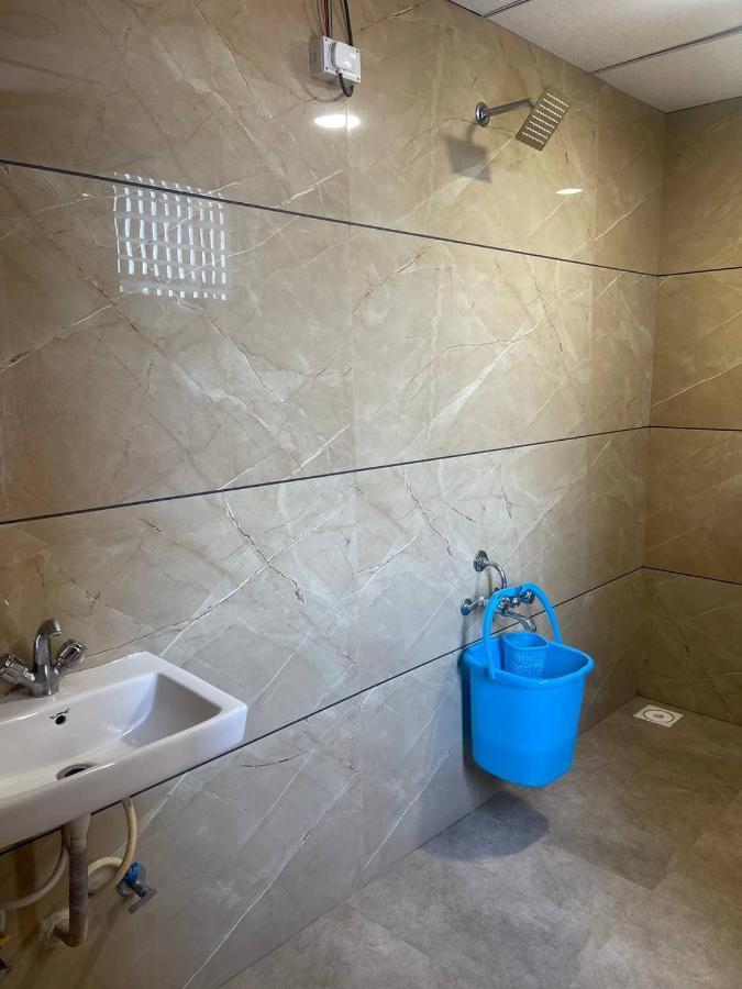 Hotel Nilkanth Navsari Bagian luar foto