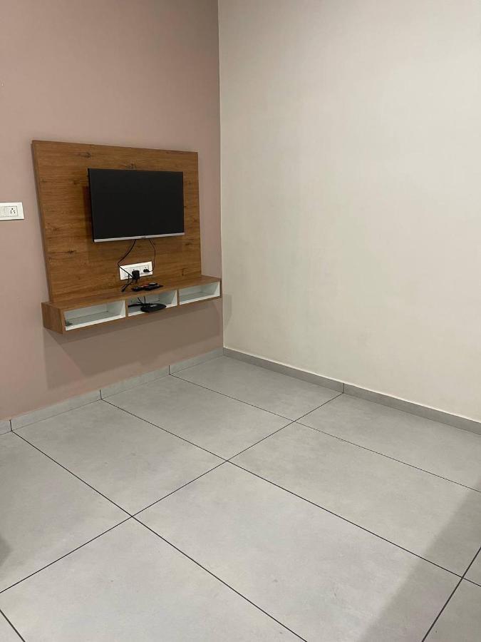 Hotel Nilkanth Navsari Bagian luar foto