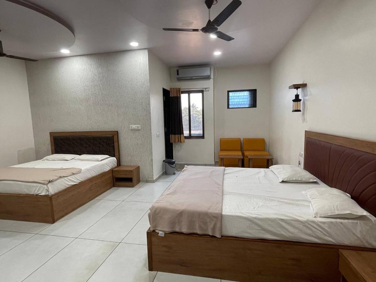 Hotel Nilkanth Navsari Bagian luar foto